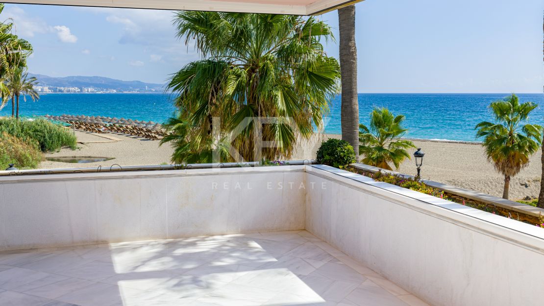 Frontline beach apartment for sale in Puerto Banus, Marbella