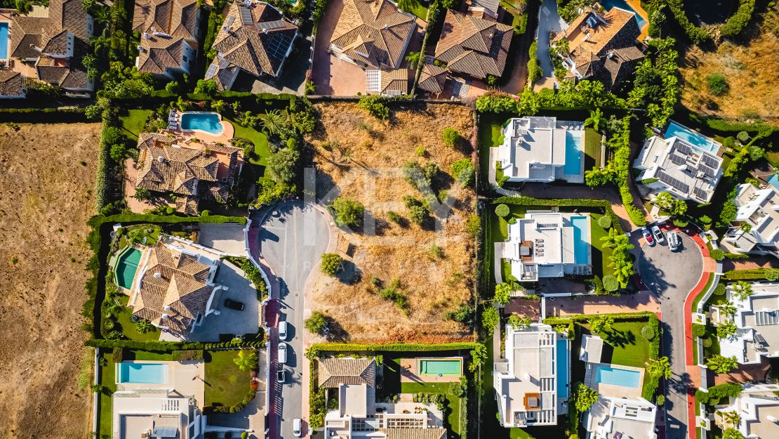 Extensive double plot with villa project for sale in Nueva Andalucia, Marbella