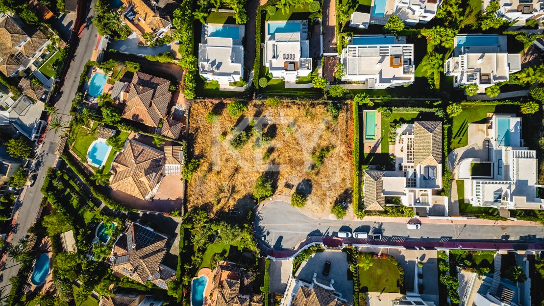 Extensive double plot with villa project for sale in Nueva Andalucia, Marbella
