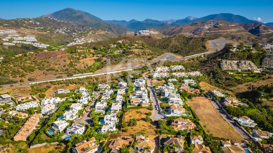 Extensive double plot with villa project for sale in Nueva Andalucia, Marbella