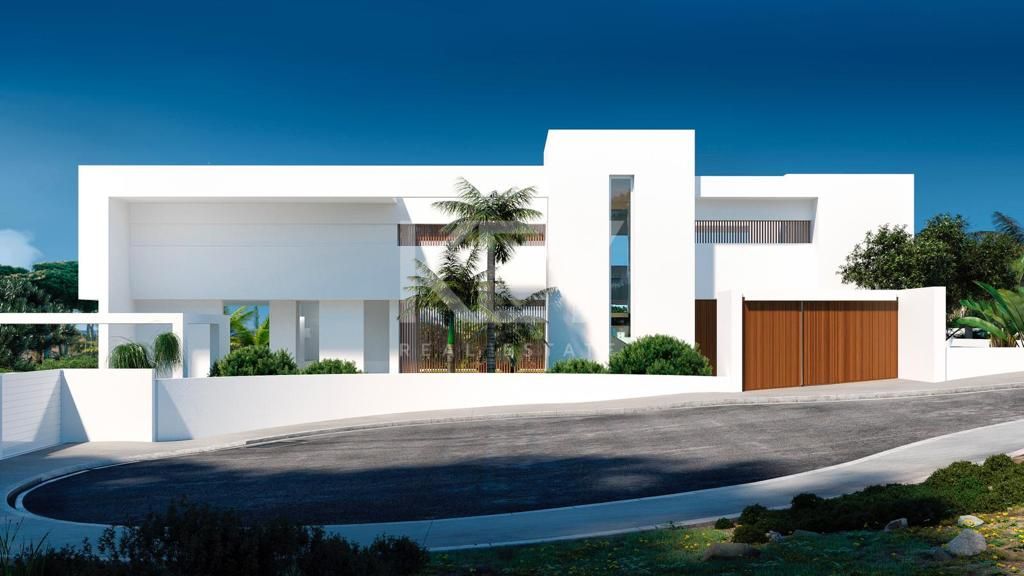  Amplio doble terreno con proyecto de villa en venta en Nueva Andalucía, Marbella
