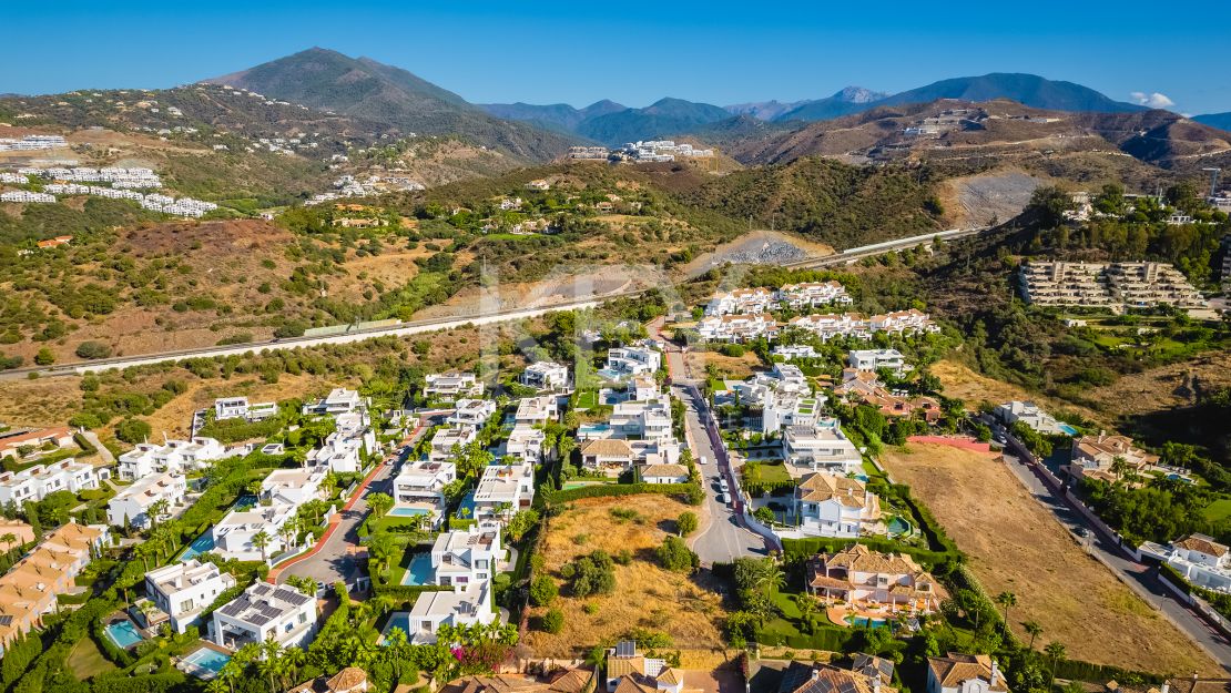 Extensive double plot with villa project for sale in Nueva Andalucia, Marbella