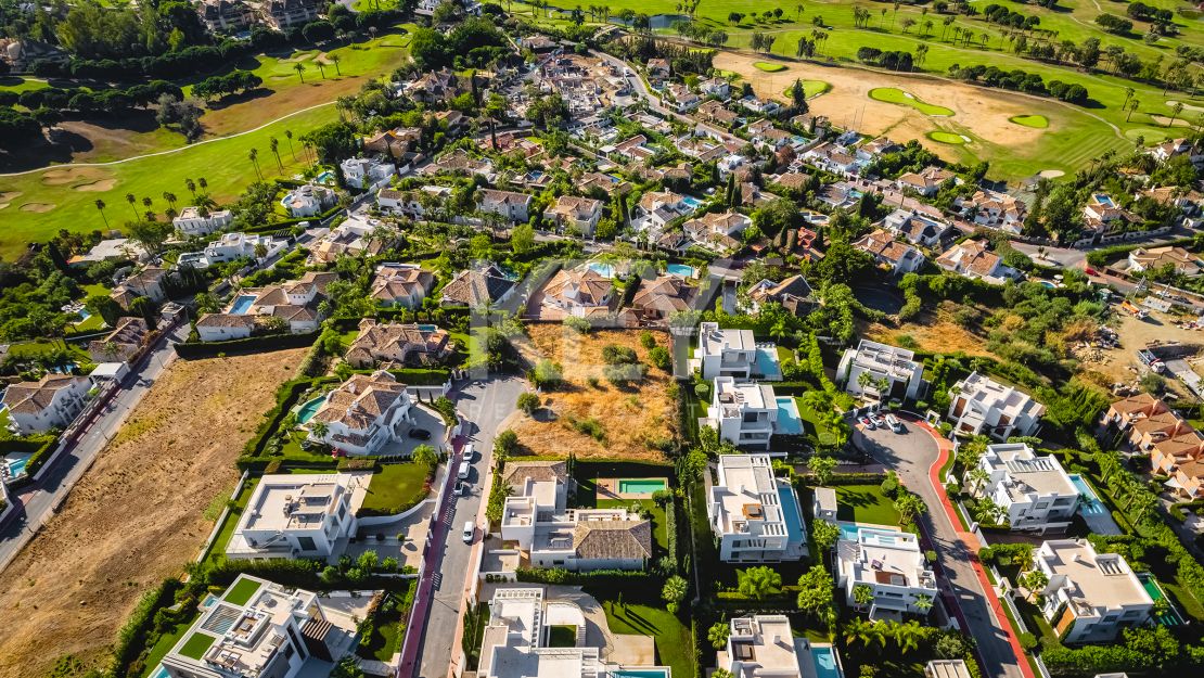 Extensive double plot with villa project for sale in Nueva Andalucia, Marbella