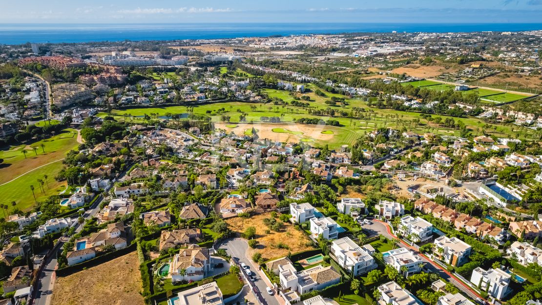Extensive double plot with villa project for sale in Nueva Andalucia, Marbella