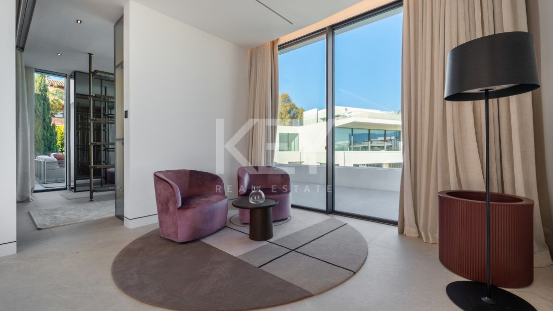 Modern 5-bedroom villa for sale in the heart of the Golden Mile, Marbella