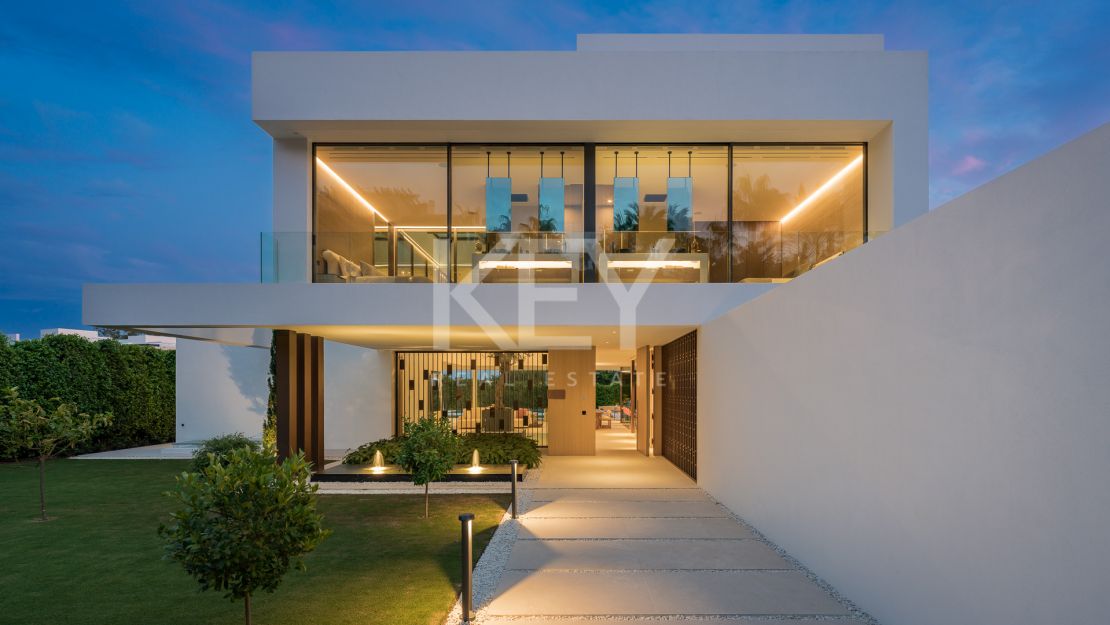  Современная вилла с 5 спальнями на продажу в самом сердце Золотой мили, Марбея