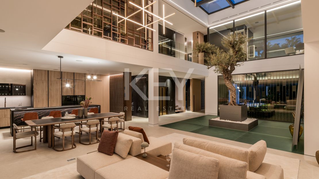  Современная вилла с 5 спальнями на продажу в самом сердце Золотой мили, Марбея