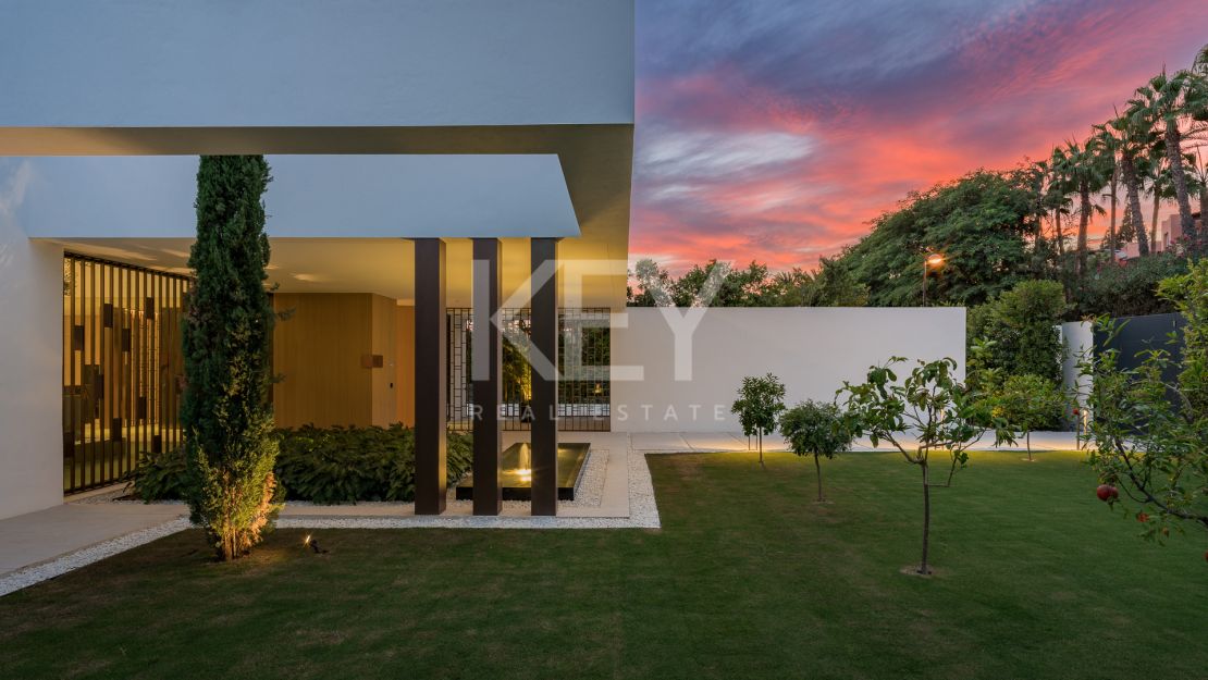  Современная вилла с 5 спальнями на продажу в самом сердце Золотой мили, Марбея