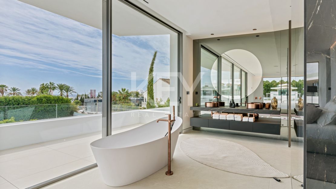  Современная вилла с 5 спальнями на продажу в самом сердце Золотой мили, Марбея