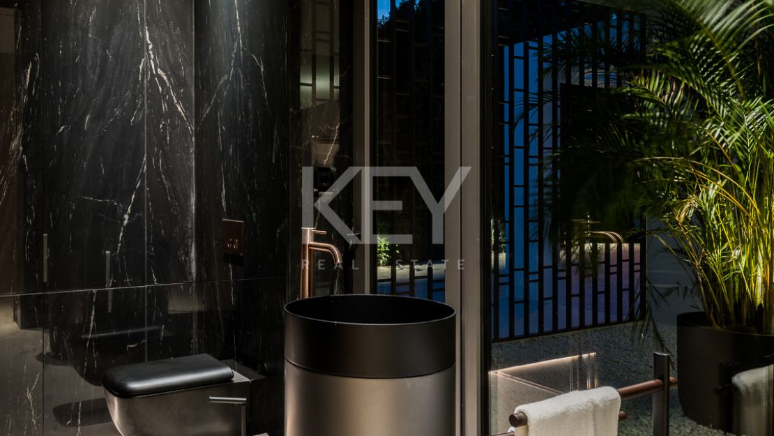  Современная вилла с 5 спальнями на продажу в самом сердце Золотой мили, Марбея