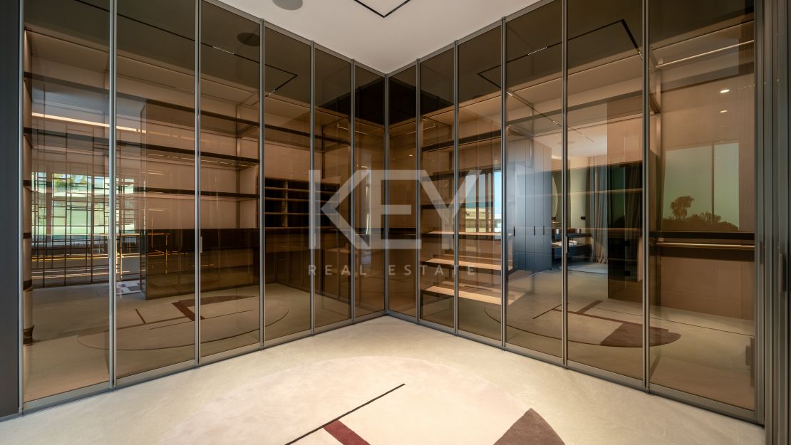 Modern 5-bedroom villa for sale in the heart of the Golden Mile, Marbella