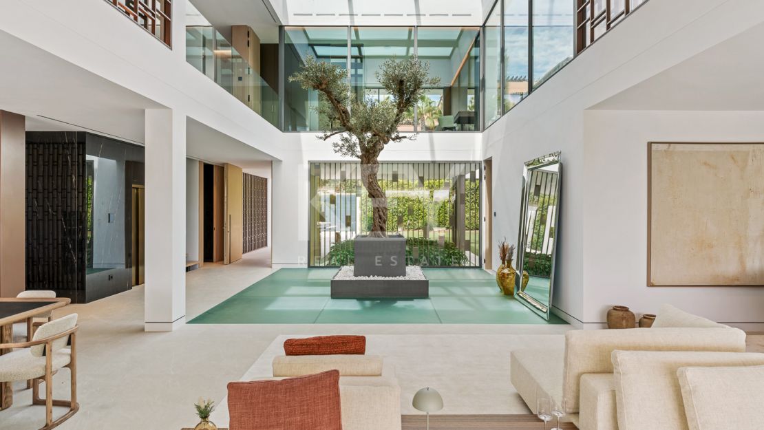  Современная вилла с 5 спальнями на продажу в самом сердце Золотой мили, Марбея