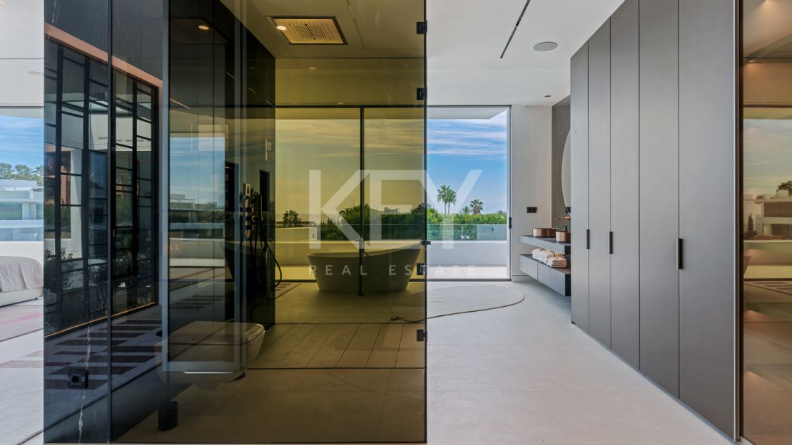  Современная вилла с 5 спальнями на продажу в самом сердце Золотой мили, Марбея