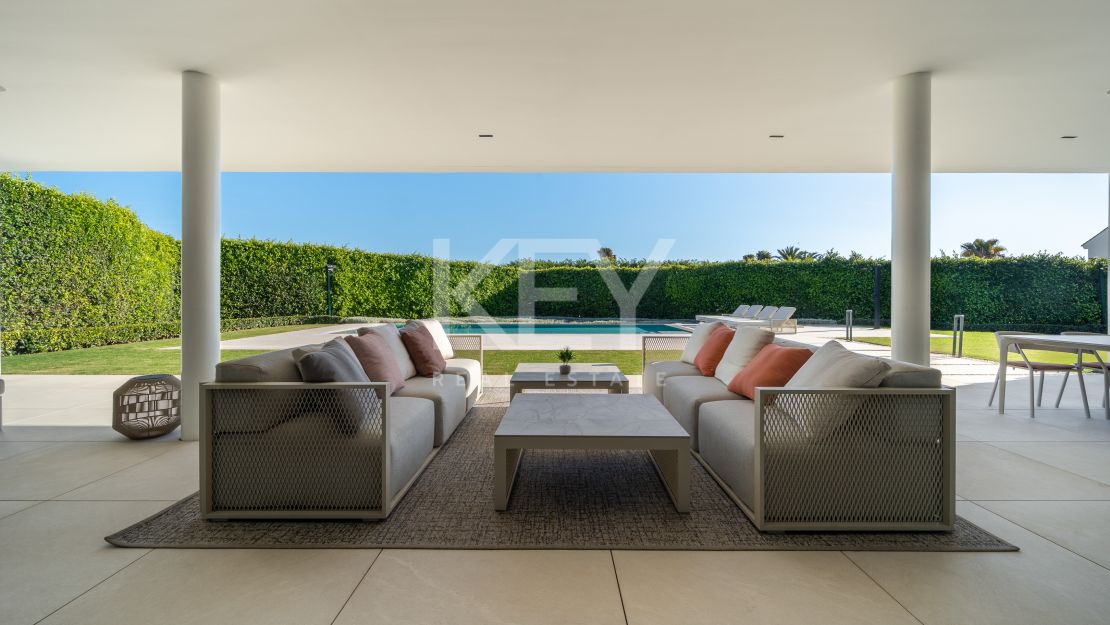 Modern 5-bedroom villa for sale in the heart of the Golden Mile, Marbella