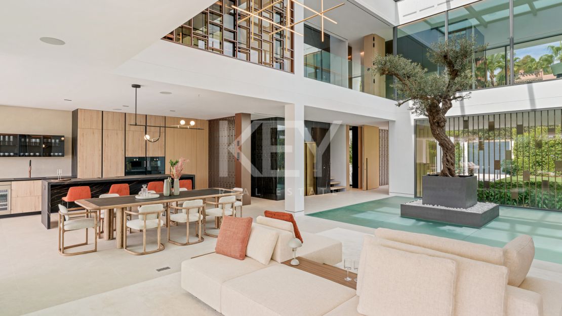  Современная вилла с 5 спальнями на продажу в самом сердце Золотой мили, Марбея