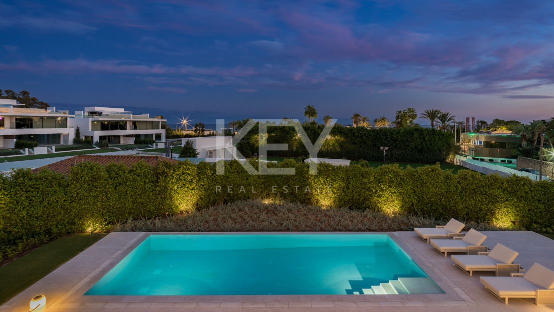  Современная вилла с 5 спальнями на продажу в самом сердце Золотой мили, Марбея