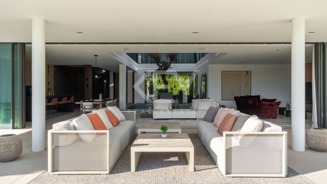 Modern 5-bedroom villa for sale in the heart of the Golden Mile, Marbella