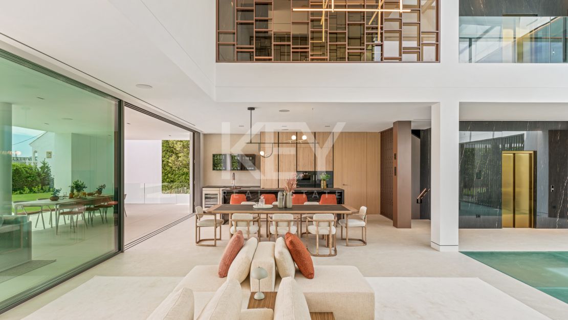  Современная вилла с 5 спальнями на продажу в самом сердце Золотой мили, Марбея