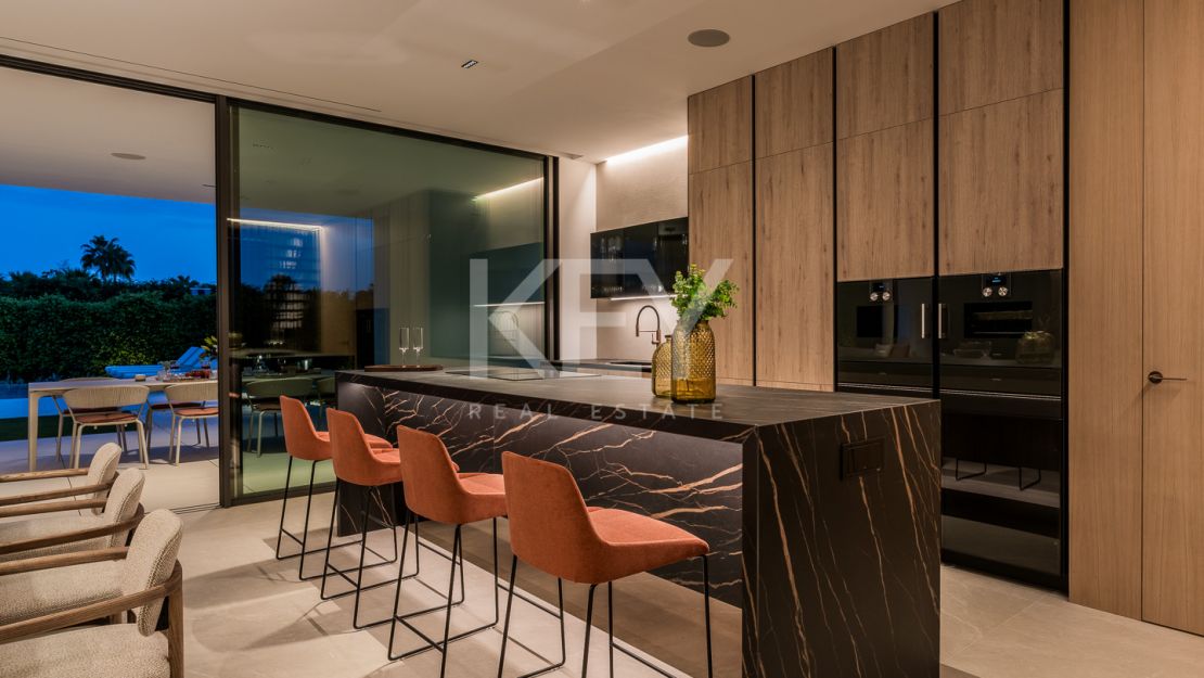  Современная вилла с 5 спальнями на продажу в самом сердце Золотой мили, Марбея