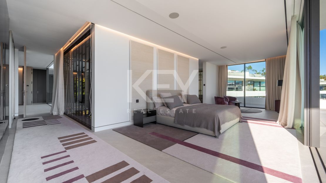 Modern 5-bedroom villa for sale in the heart of the Golden Mile, Marbella