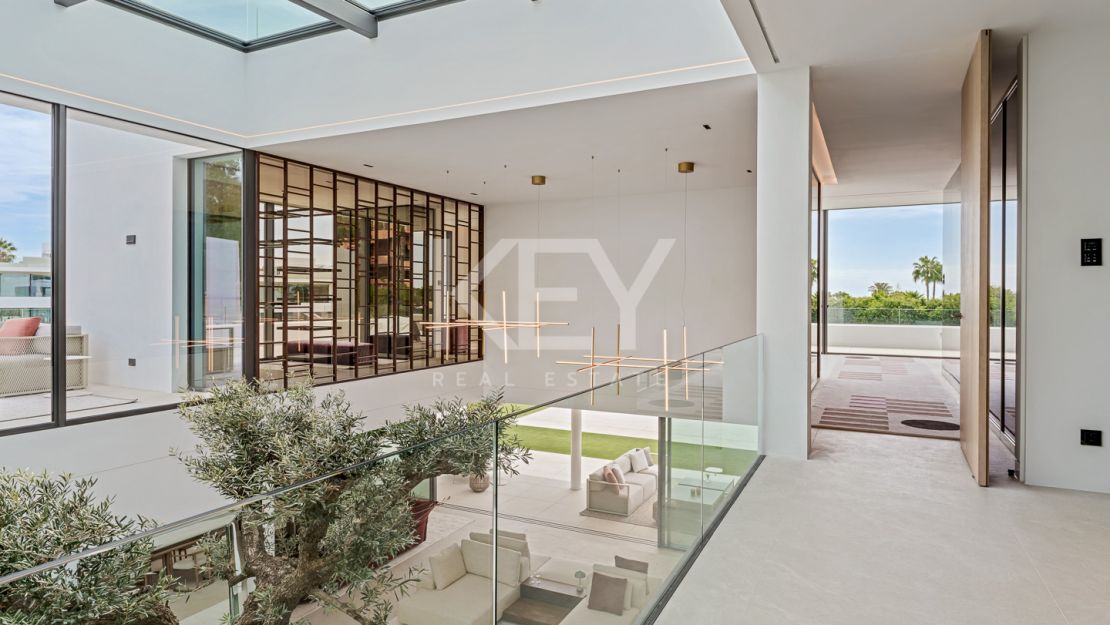  Современная вилла с 5 спальнями на продажу в самом сердце Золотой мили, Марбея