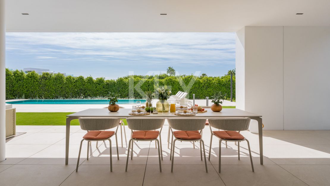  Современная вилла с 5 спальнями на продажу в самом сердце Золотой мили, Марбея