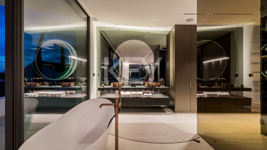  Современная вилла с 5 спальнями на продажу в самом сердце Золотой мили, Марбея