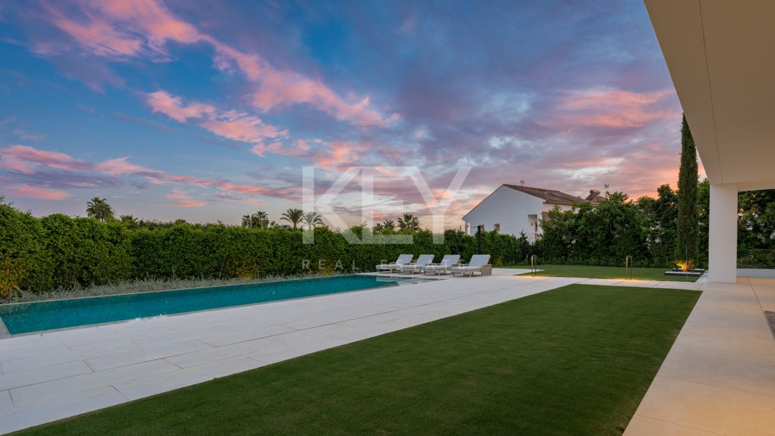  Современная вилла с 5 спальнями на продажу в самом сердце Золотой мили, Марбея