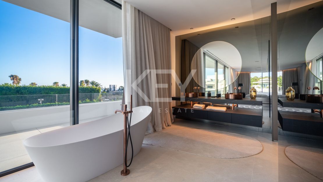 Modern 5-bedroom villa for sale in the heart of the Golden Mile, Marbella