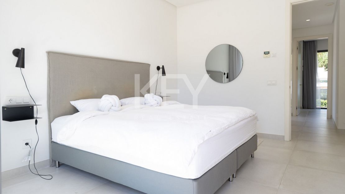 Charming villa for sale on the New Golden Mile, Estepona