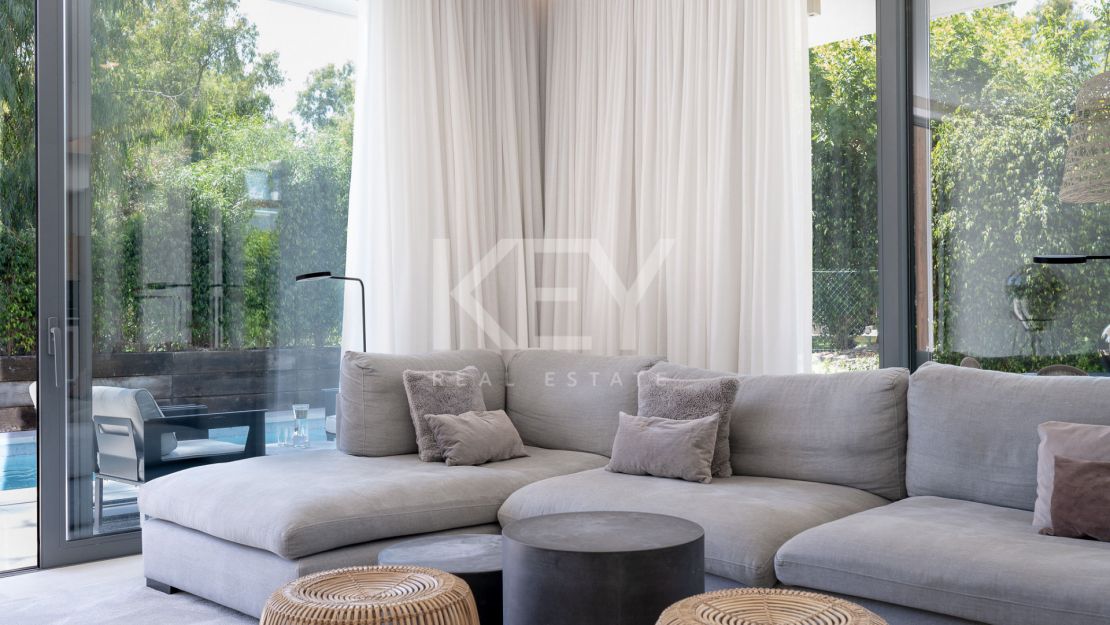 Charming villa for sale on the New Golden Mile, Estepona