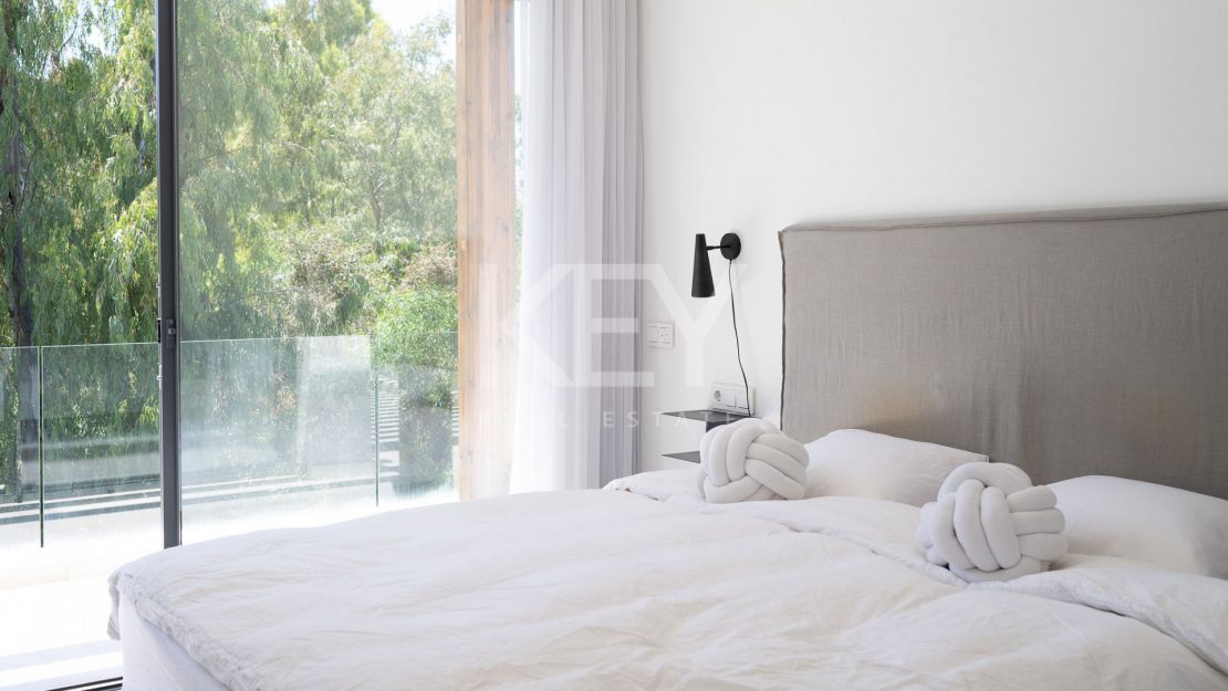 Charming villa for sale on the New Golden Mile, Estepona