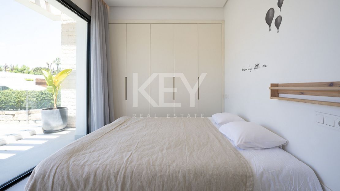 Charming villa for sale on the New Golden Mile, Estepona