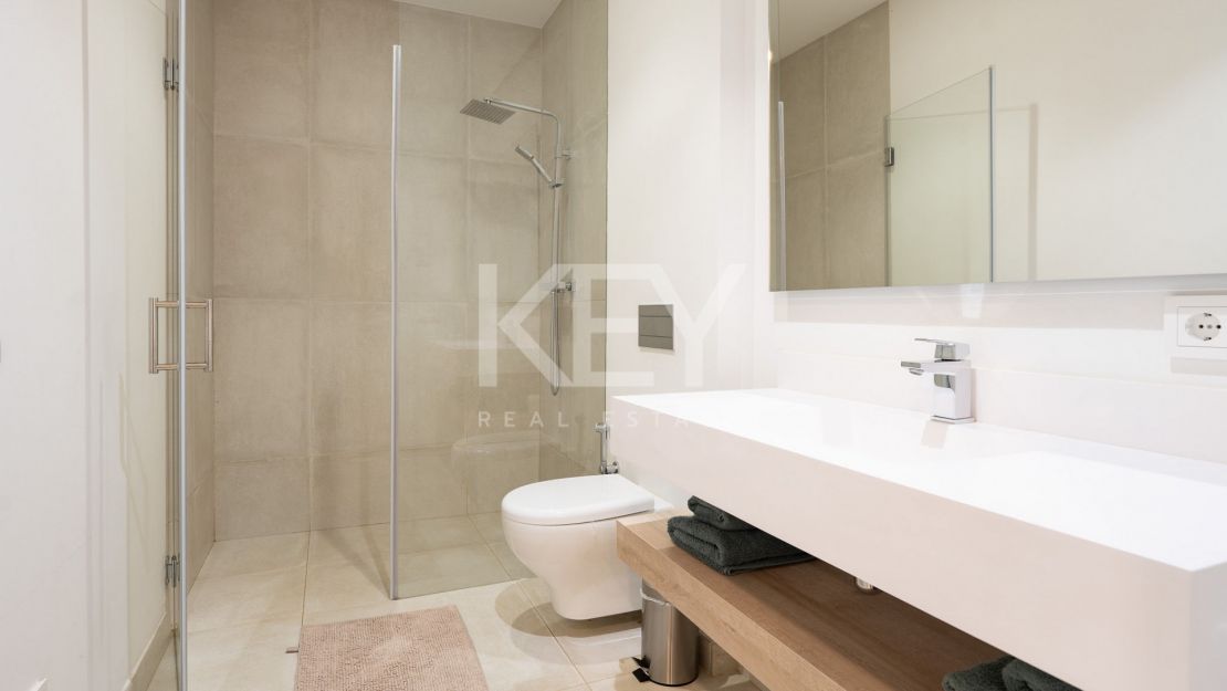 Charming villa for sale on the New Golden Mile, Estepona