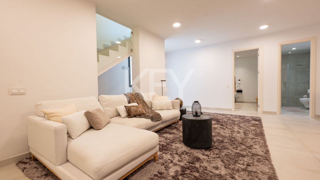 Charming villa for sale on the New Golden Mile, Estepona