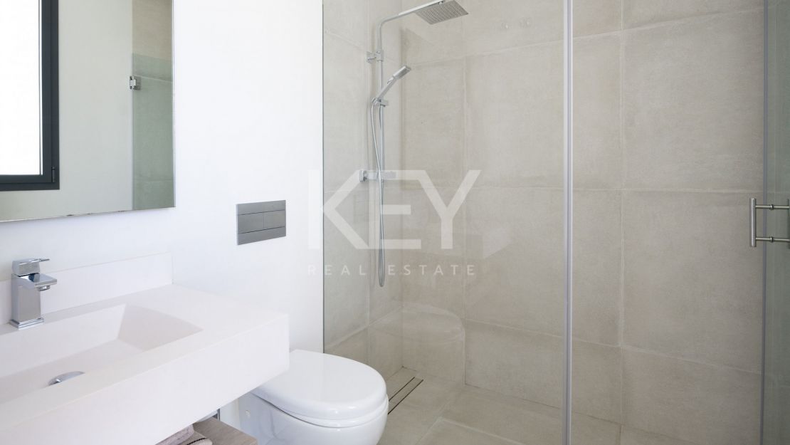 Charming villa for sale on the New Golden Mile, Estepona