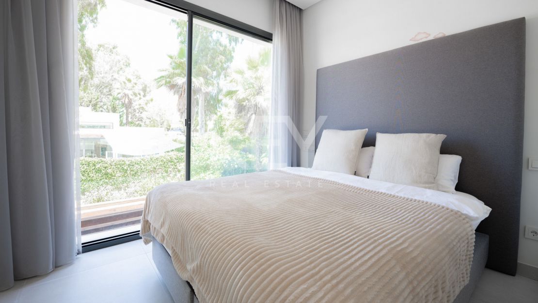 Charming villa for sale on the New Golden Mile, Estepona