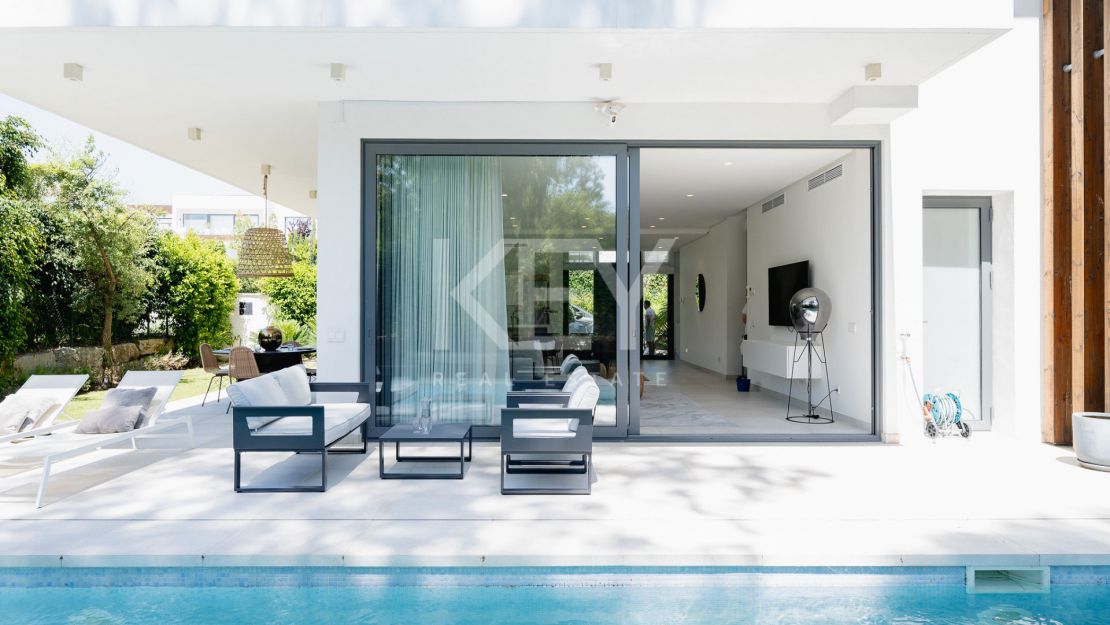 Charming villa for sale on the New Golden Mile, Estepona