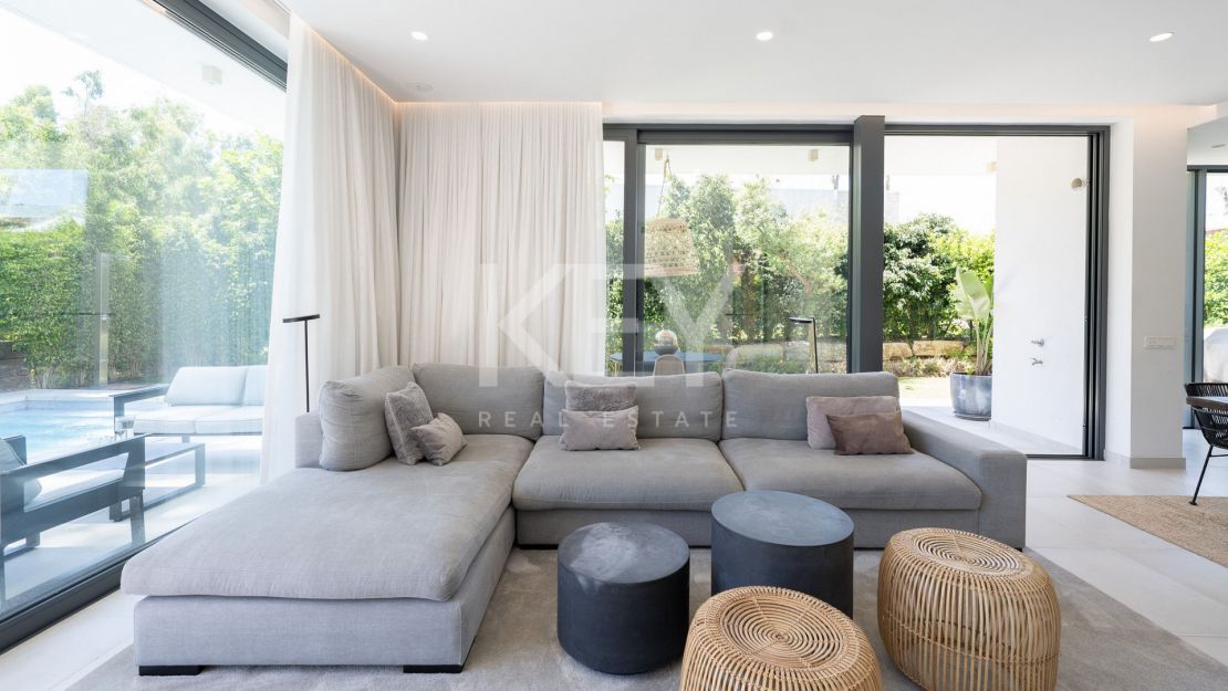 Charming villa for sale on the New Golden Mile, Estepona