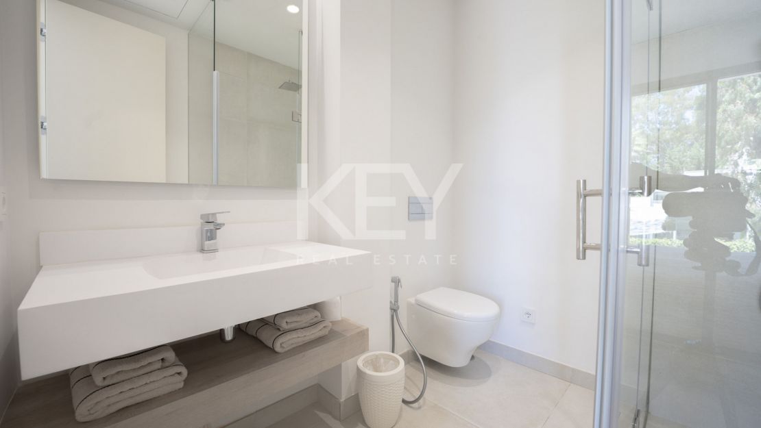 Charming villa for sale on the New Golden Mile, Estepona