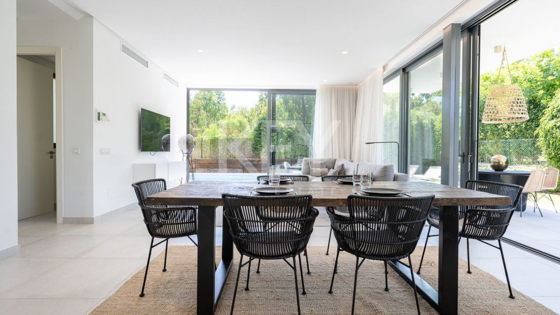 Charming villa for sale on the New Golden Mile, Estepona