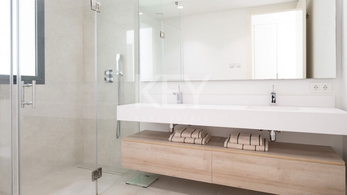 Charming villa for sale on the New Golden Mile, Estepona