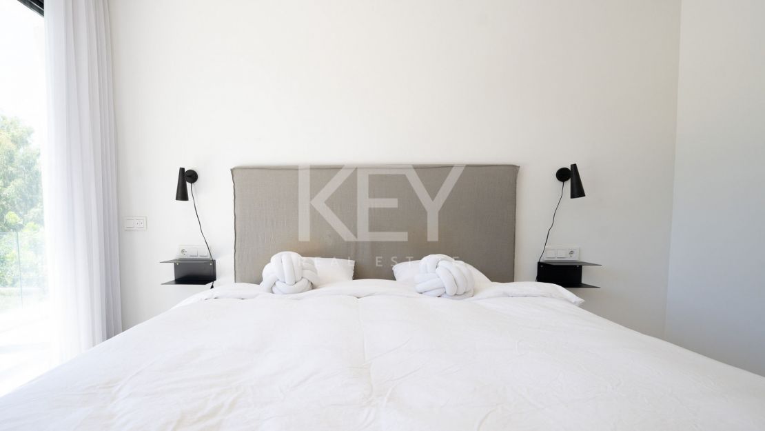 Charming villa for sale on the New Golden Mile, Estepona