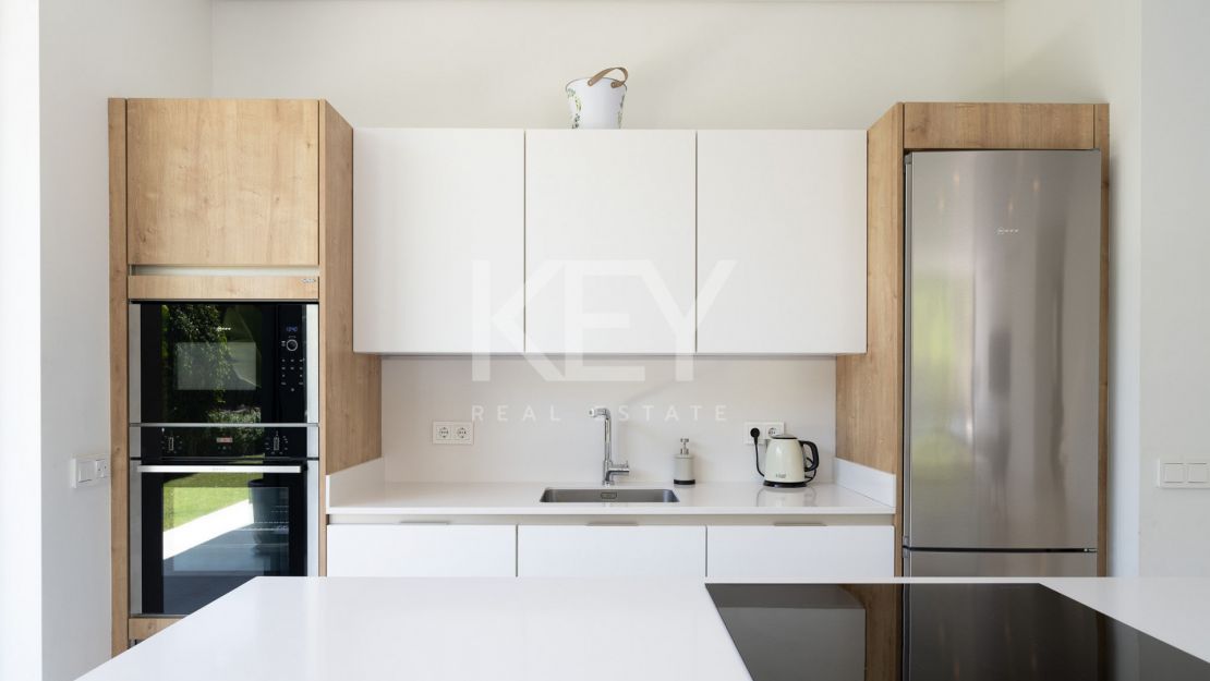 Charming villa for sale on the New Golden Mile, Estepona