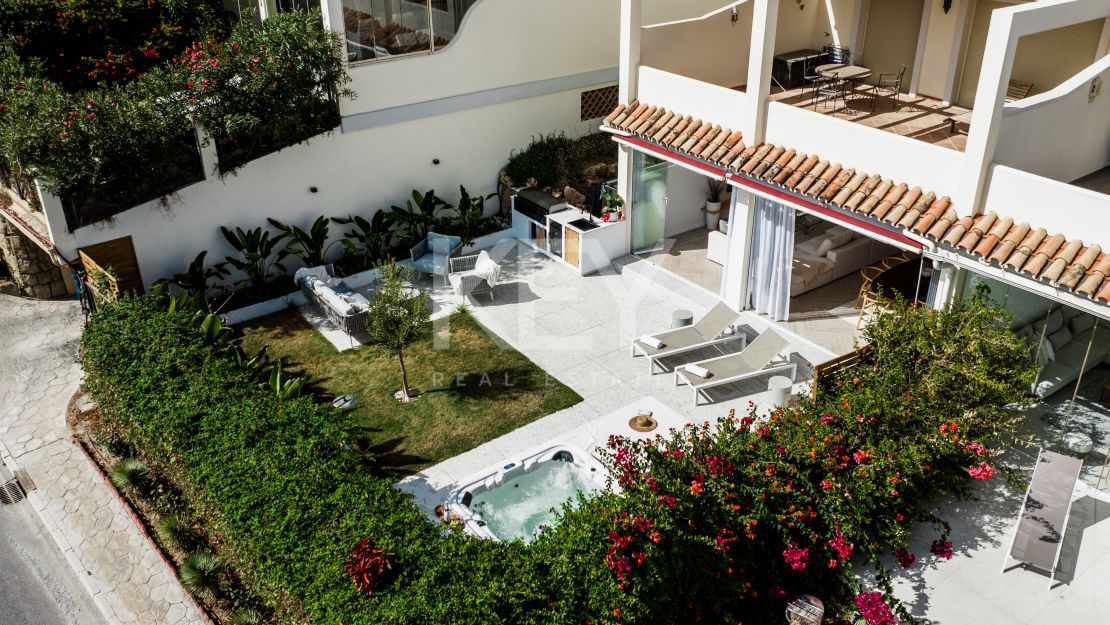 Apartamento moderno y completamente renovado en venta en La Cerquilla, Nueva Andalucía, Marbella