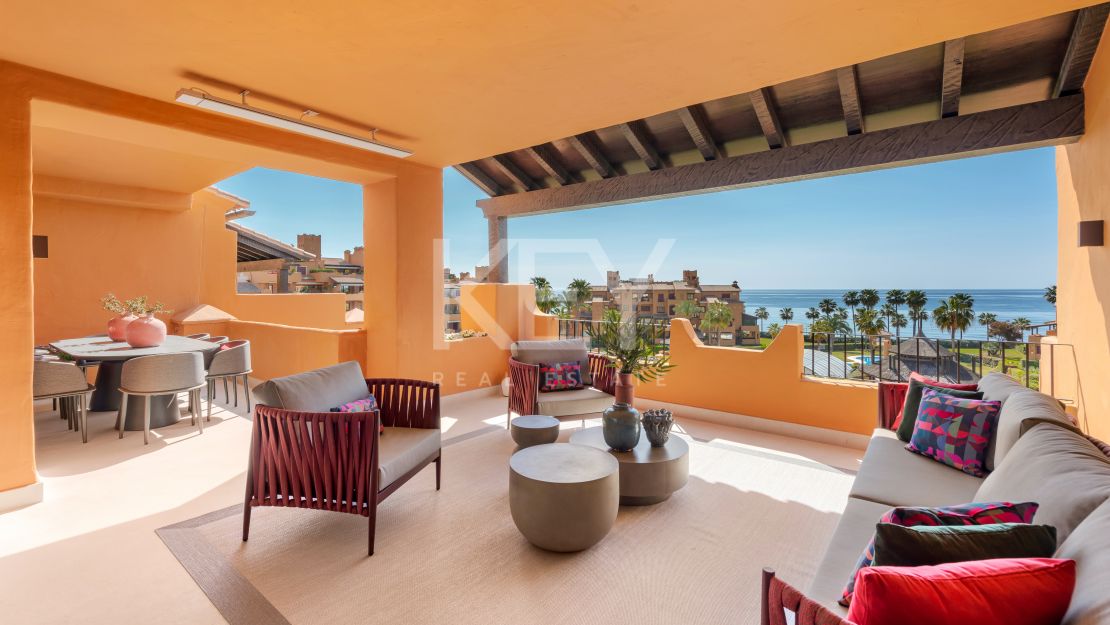 Modern apartment for sale in the beachfront gated community on the New Golden Mile in Estepona