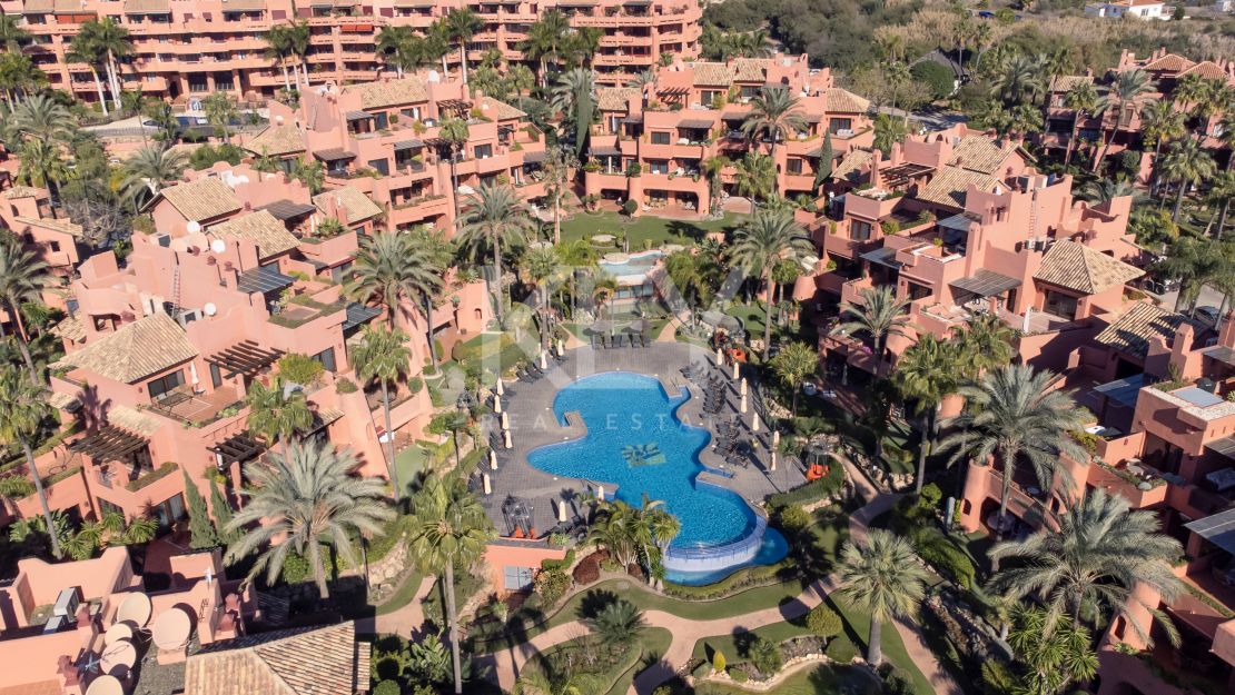 Modern, fully renovted penthouse for sale in the perfect location in Torre Bermejo, Estepona