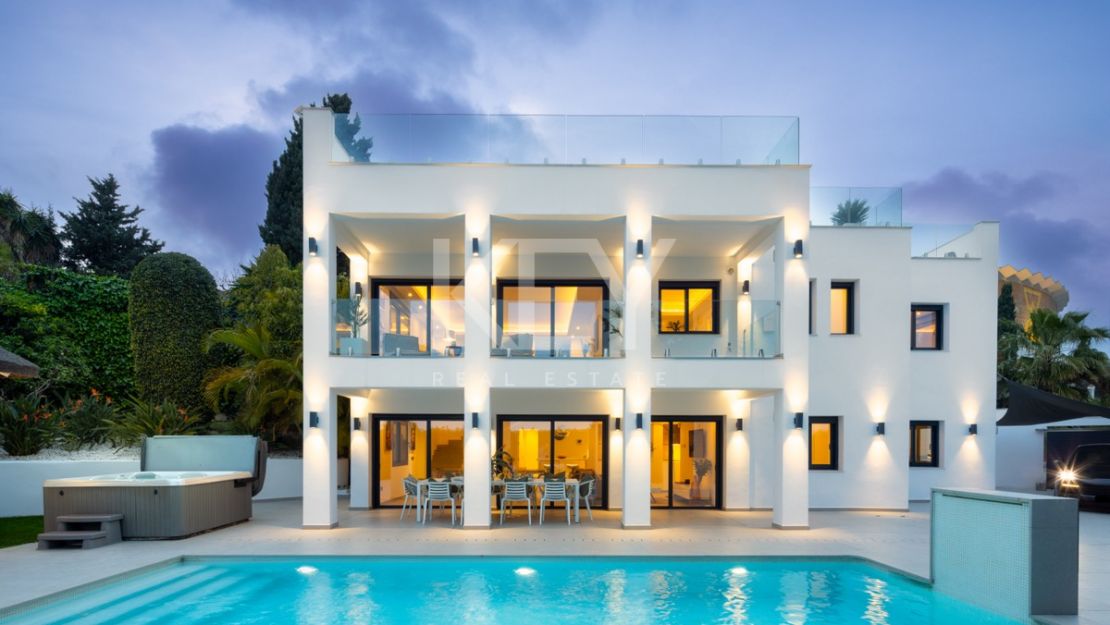 Villa moderna y de lujo en venta en el corazón de Nueva Andalucía, Marbella