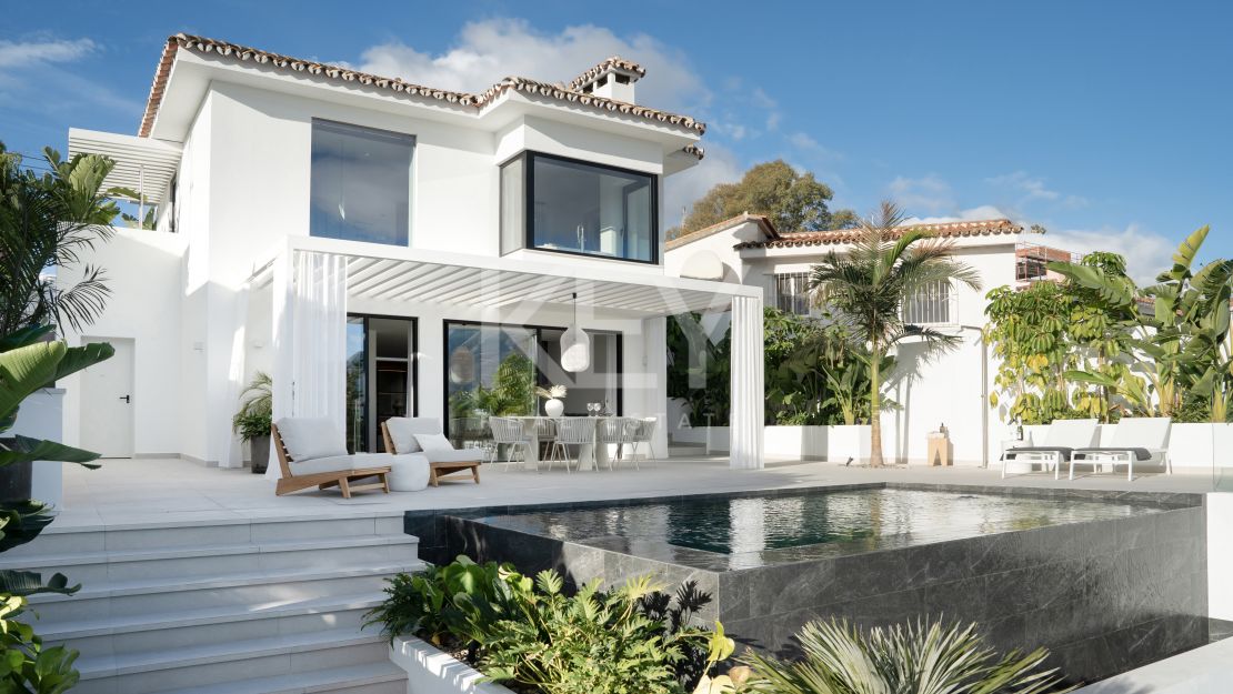 Charming villa for sale close to all prime amenities in Nueva Andalucia, Marbella