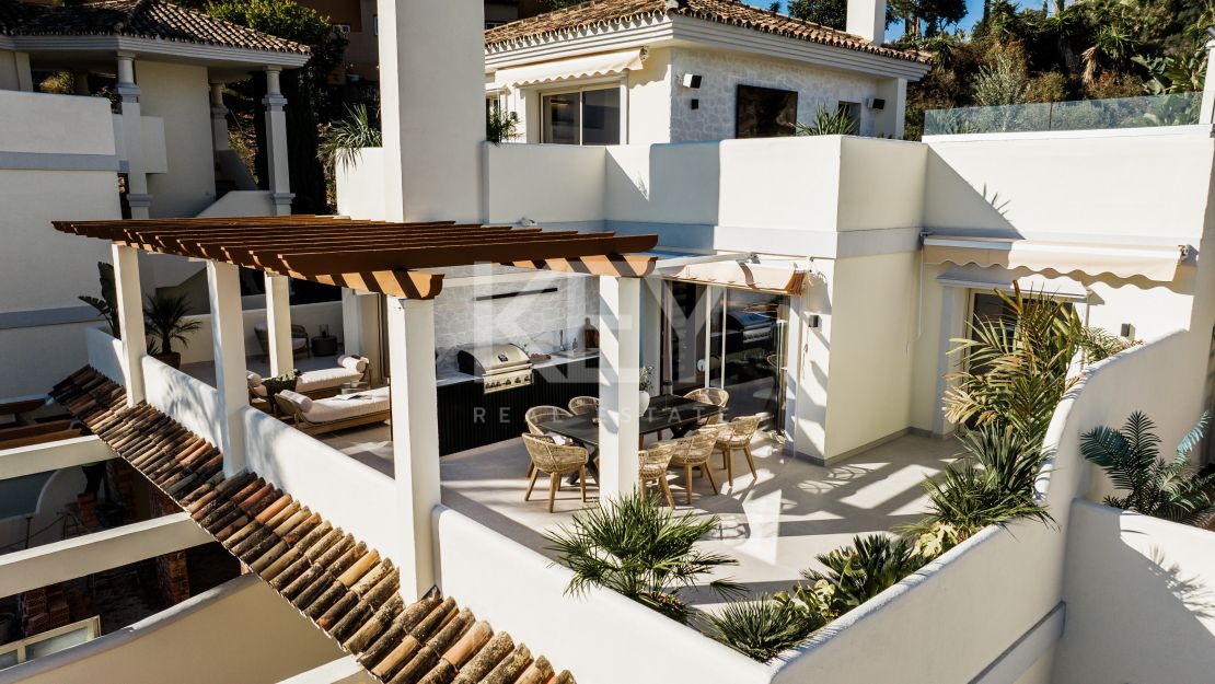Luxury duplex penthouse for sale in La Cerquilla, Marbella
